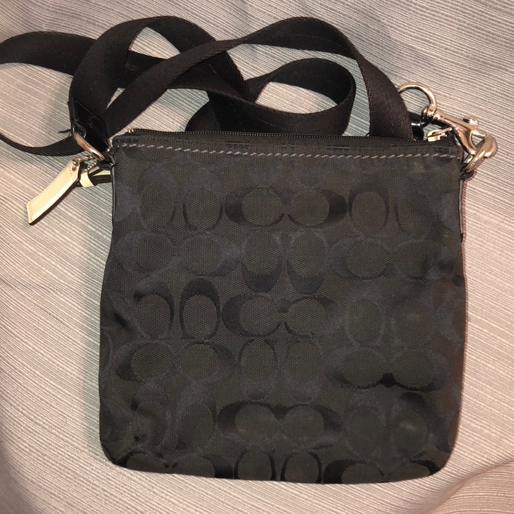 Small black Crossbody coach purse - Picture 3 of 4